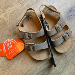 Toddler sz 6 sandals